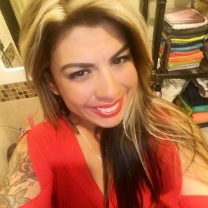 Meet your Posher, Iris